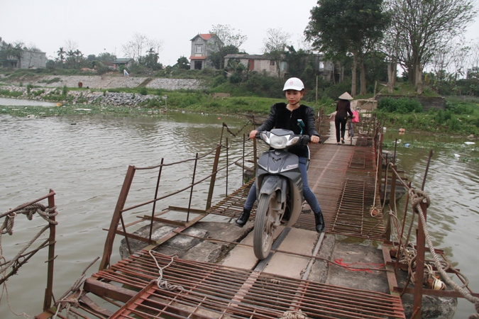 Giật mình những cây cầu tạm ở Hà Nội